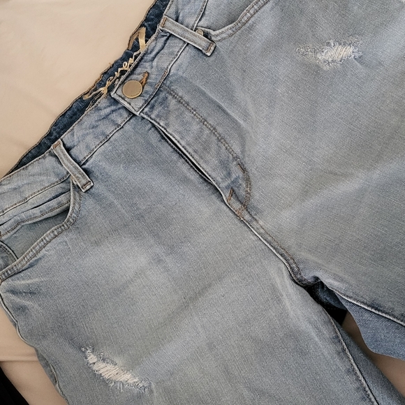 Seven7 - Picture 2 of 3